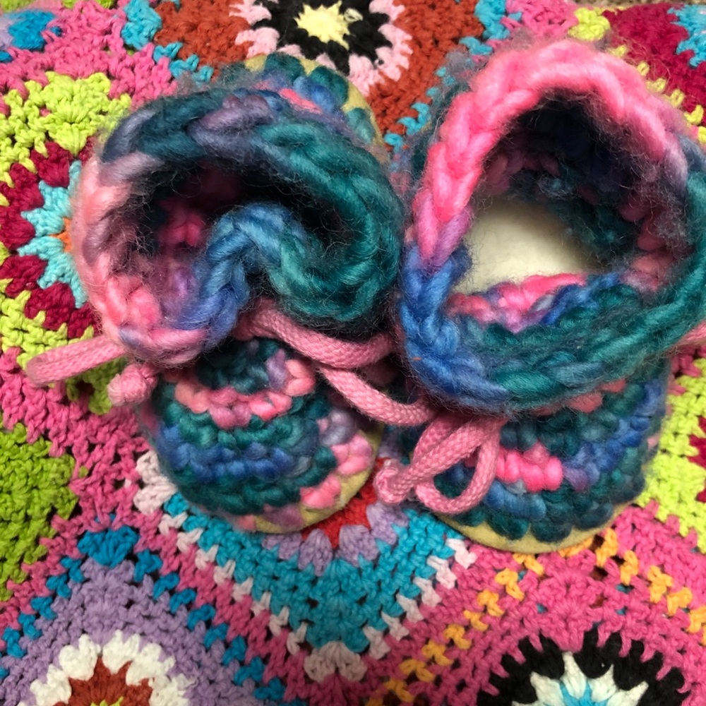 Boho baby Padraig booties & blanket - Picture 2 of 3